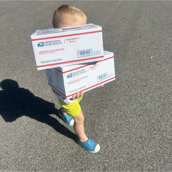 Meet your Posher, Jessica - Picture 3 of 3